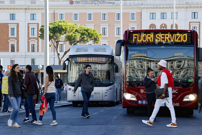 Sciopero del trasporto pubblico, rischio venerdì nero – Notizie – Ansa.it