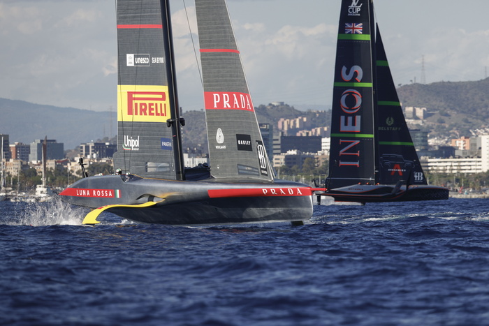 Vuitton Cup Final: third race timed out after winds die