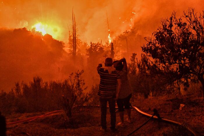 Incendio boschivo vicino a Corinto, 2 morti – Notizie – Ansa.it