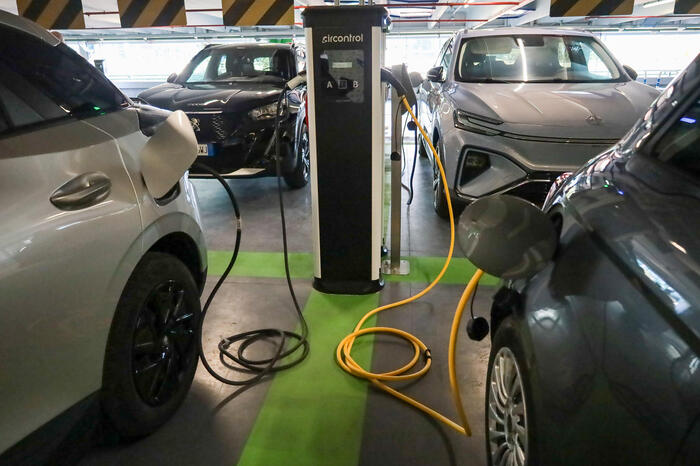 L’Italia preme sull’Unione Europea per quanto riguarda le auto elettriche – Economia