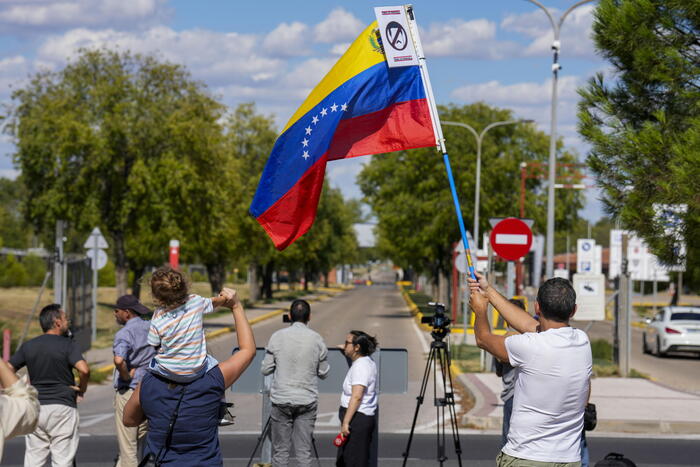 Madrid:  ‘Nessun negoziato, solo contatti operativi con Caracas’ – Notizie – Ansa.it