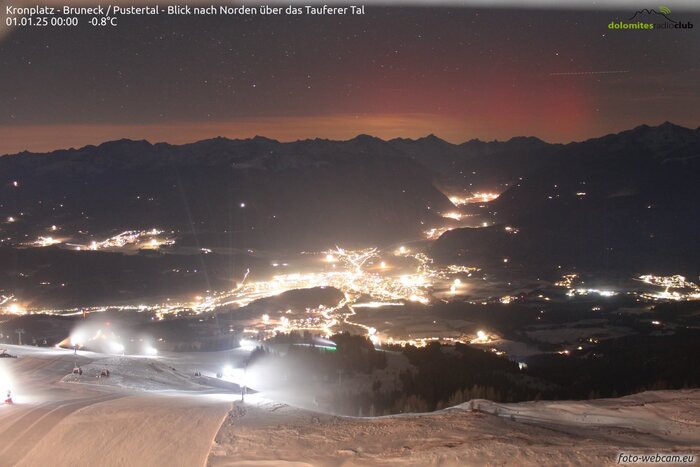 Aurora boreale nella notte di San Silvestro sulle Dolomiti