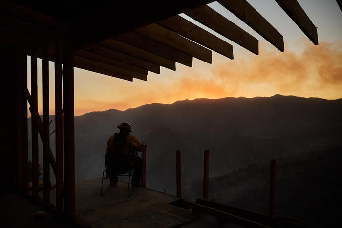 Incendi a Los Angeles, il bilancio dei morti sale a 16