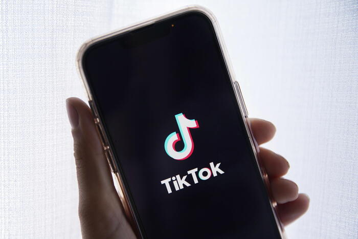 TikTok, notizia trattative con Musk è 'pura finzione'