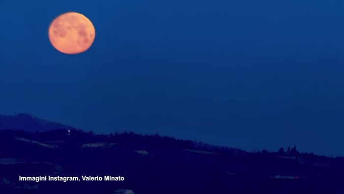 Il tramonto della Luna piena sul Cervino