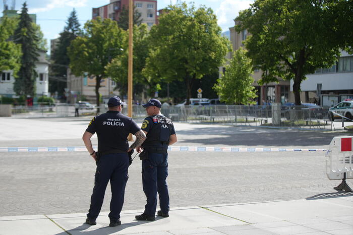 Uno studente accoltella e uccide 2 persone in un liceo