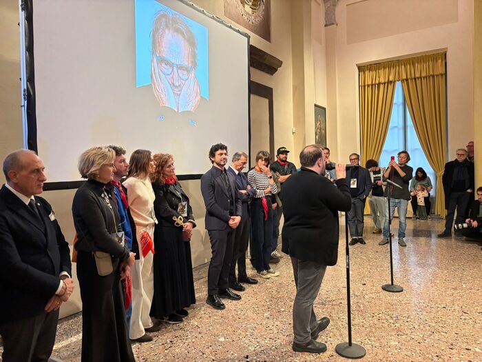 Milano ricorda Toscani coi suoi scatti e una commemorazione