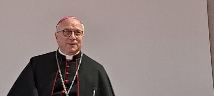 Cei, urgente incoraggiare presenza cristiani in politica