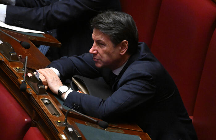 Conte, il governo è una vergogna, in Aula deve venire Meloni