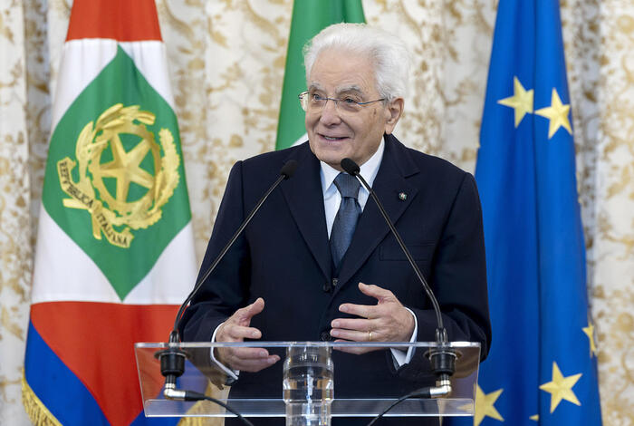 Mattarella: 'Auschwitz simbolo incancellabile della barbarie', Segre: 'L'accoglienza risolverebbe tutti i problemi'