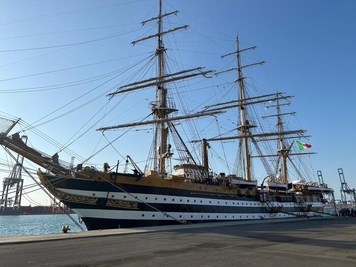 Meloni arrivata a Gedda, attesa visita sull'Amerigo Vespucci