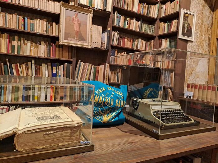 Un po' volumi un po' museo, torna in attività la Libreria Saba