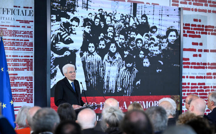 Allarme di Mattarella: il nazi-fascismo tentazione che torna