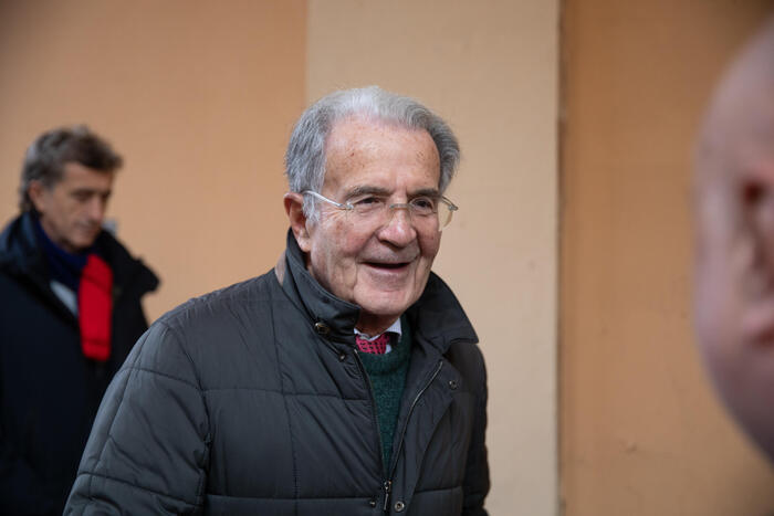 Prodi: "I Cpt si potevano fare in Calabria". Ira del centrodestra