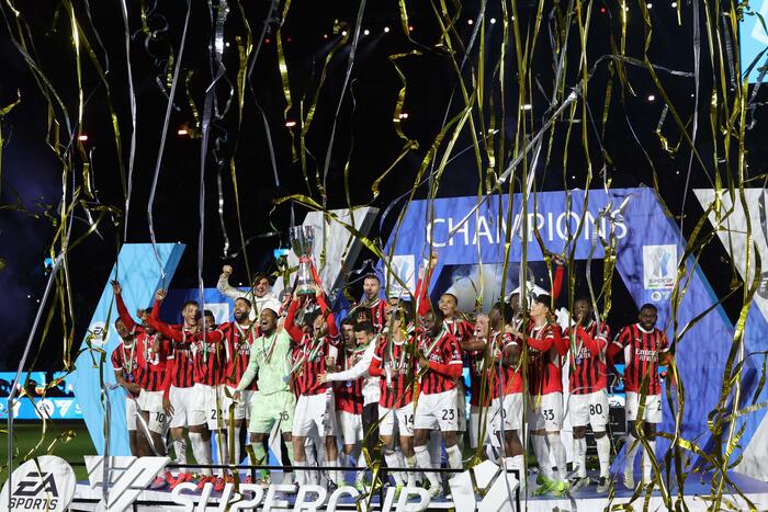 Milan in rimonta batte l'Inter 3-2 e si prende la Supercoppa italiana