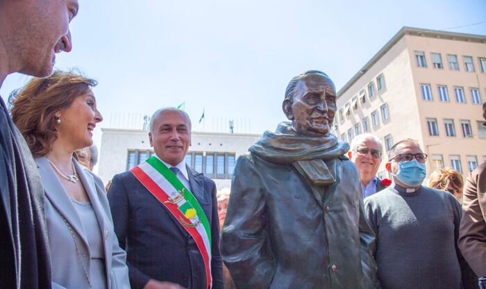 Fondazione Giacomo Mancini, "sindaco Cosenza 'sfratta' statua"