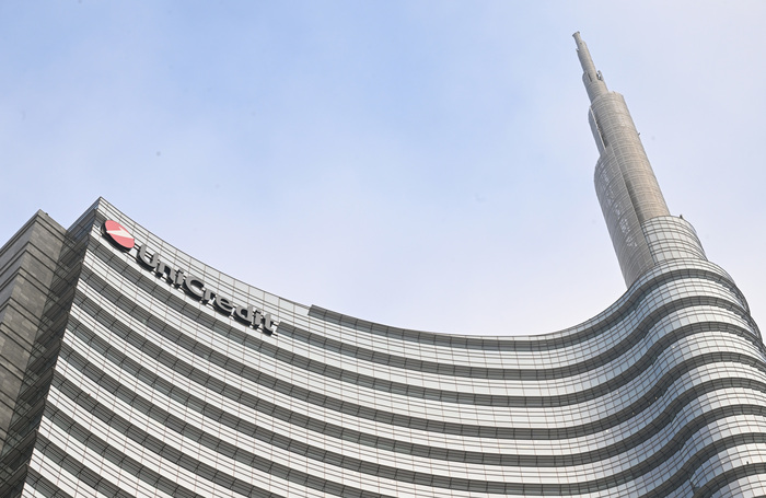 Unicredit irrompe su Generali, sale attorno al 4%