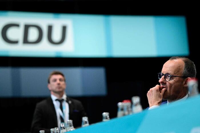 Merz corregge il tiro dopo le proteste, 'mai con l'Afd'