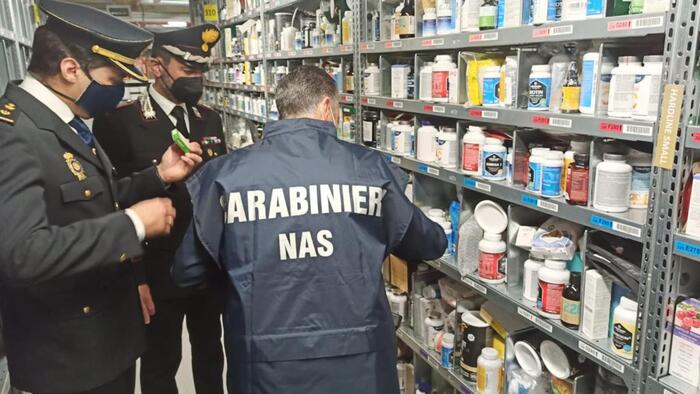 Farmaci contraffatti: 286 siti oscurati e 23 arresti