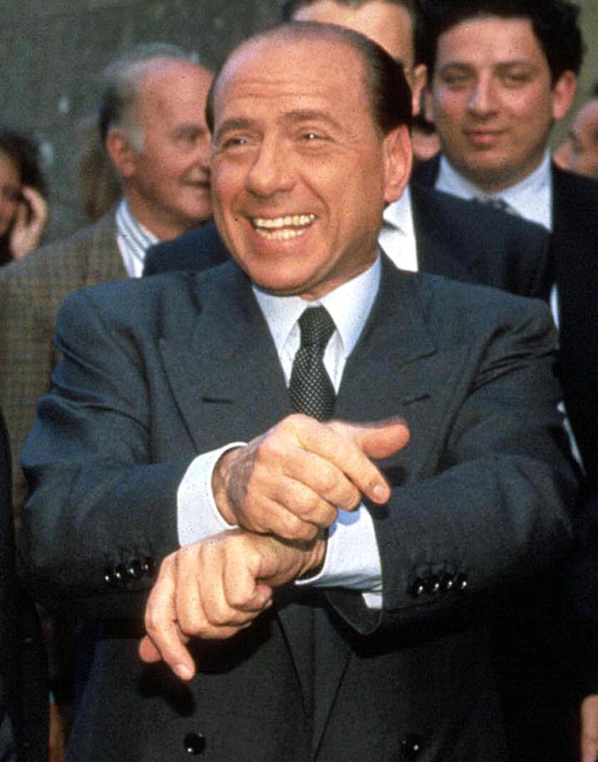 Silvio Berlusconi fa il gesto delle manette in una foto d'archivio del 15 ottobre 1996