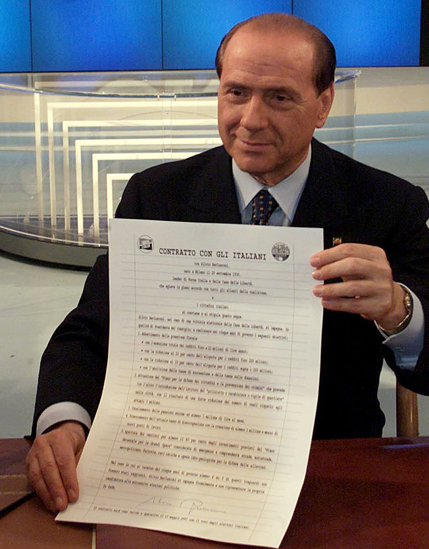 Silvio Berlusconi mostra il 'contratto con gli italiani' durante la trasmissione 'Porta a Porta',  condotta da Bruno Vespa, l'8 maggio 2001