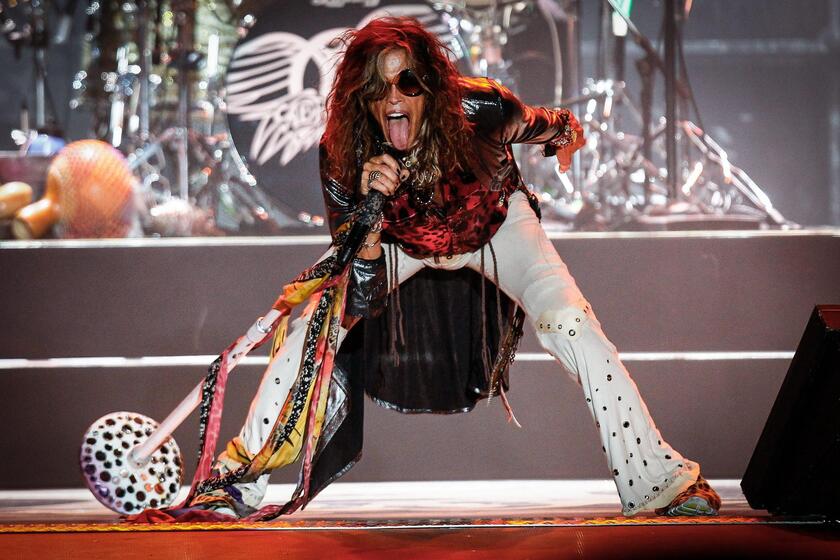 Gli Aerosmith dicono addio al palco, Tyler senza voce