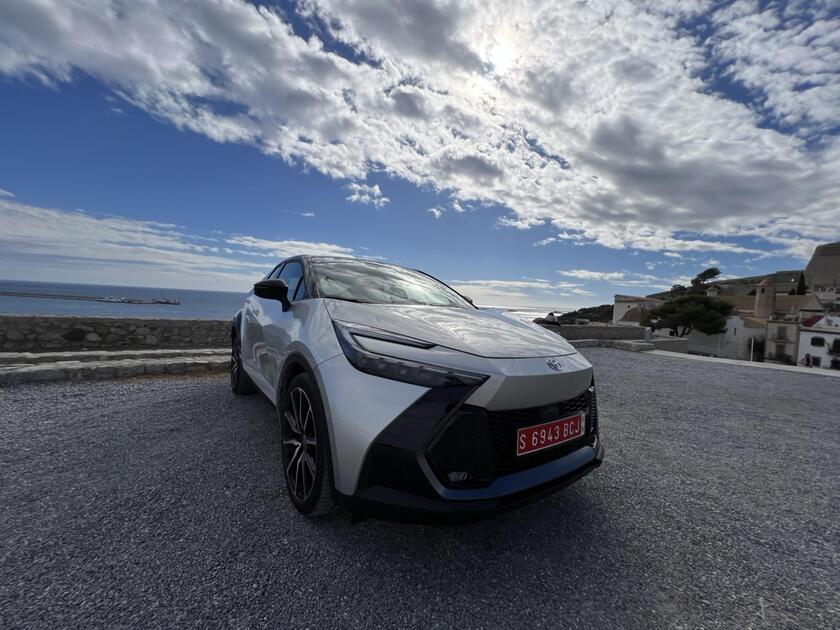 Toyota C-HR HEV © ANSA/Toyota