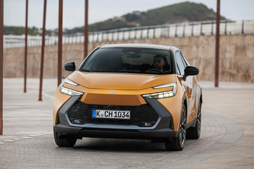 Toyota C-HR HEV © ANSA/Toyota