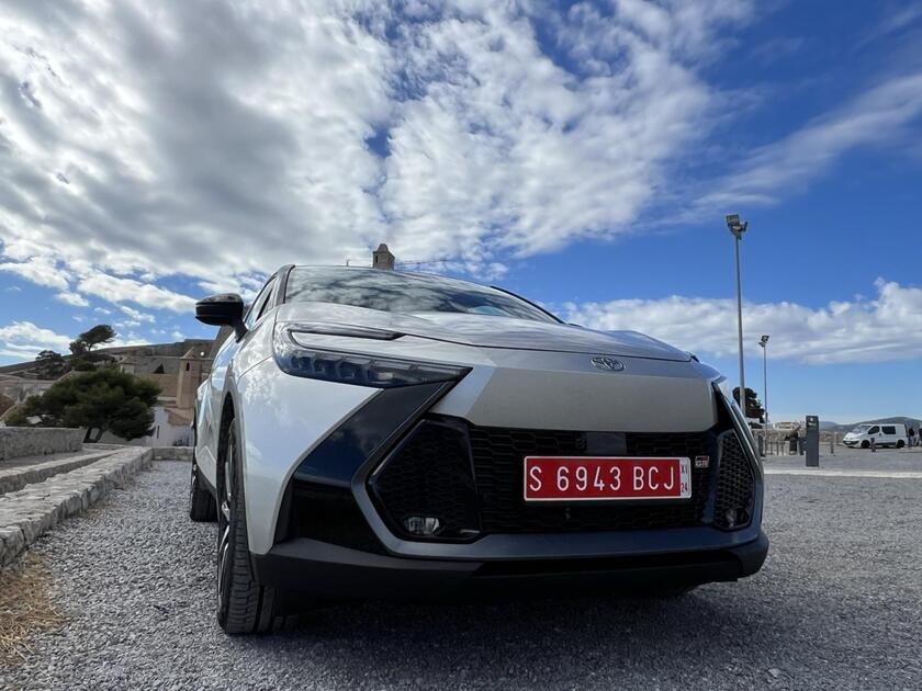 Toyota C-HR HEV © ANSA/Toyota