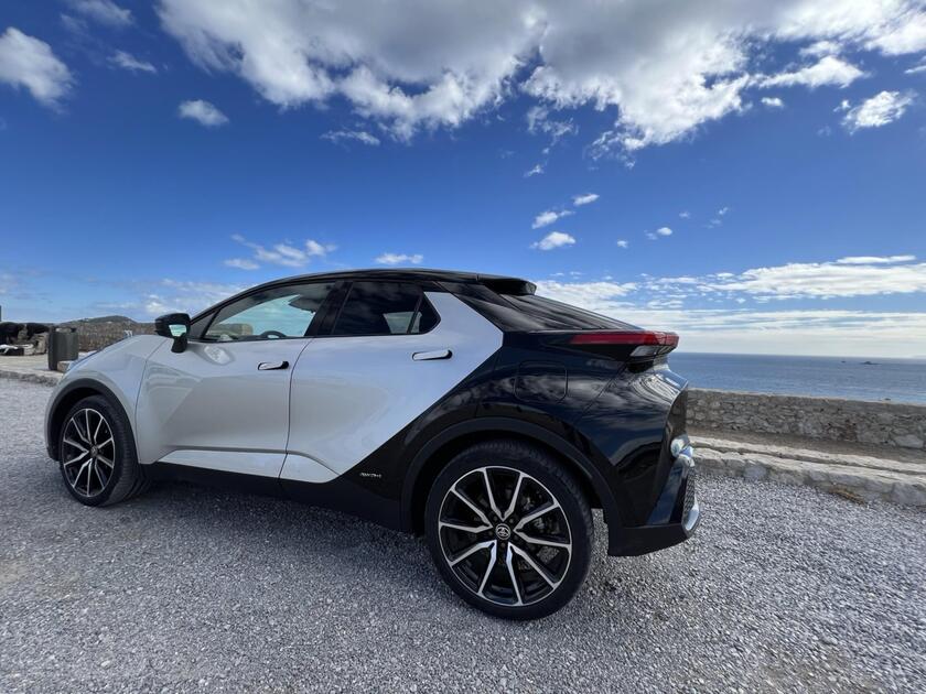 Toyota C-HR HEV © ANSA/Toyota