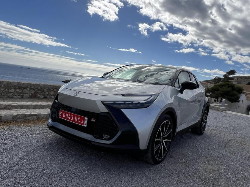 Toyota C-HR HEV © ANSA/Toyota