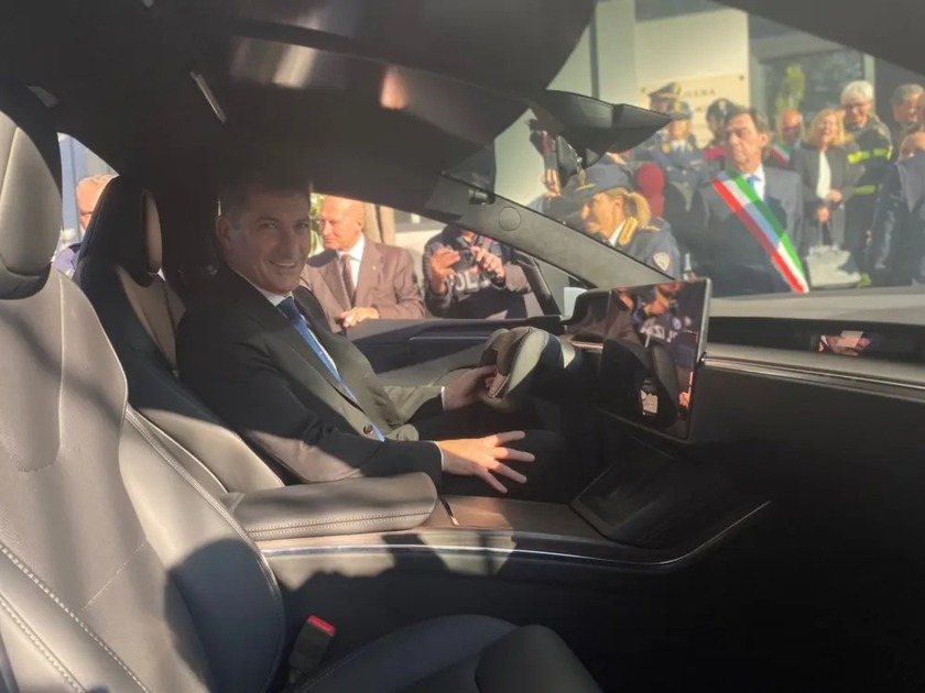 In Veneto la prima Tesla elettrica per la Polizia Stradale - RIPRODUZIONE RISERVATA