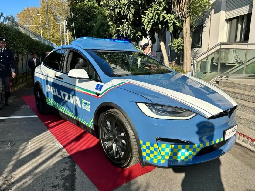 In Veneto la prima Tesla elettrica per la Polizia Stradale - RIPRODUZIONE RISERVATA