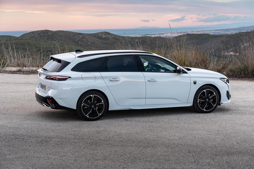 Nuova Peugeot E-308 - RIPRODUZIONE RISERVATA