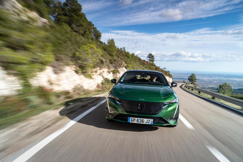 Nuova Peugeot E-308 - RIPRODUZIONE RISERVATA