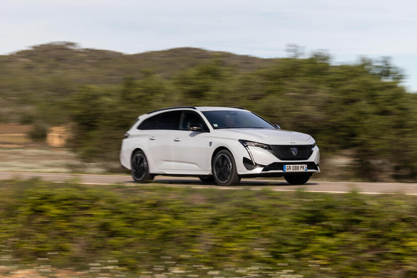 Nuova Peugeot E-308 - RIPRODUZIONE RISERVATA