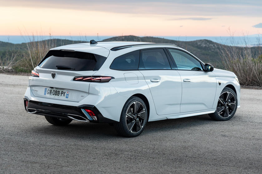 Nuova Peugeot E-308 - RIPRODUZIONE RISERVATA