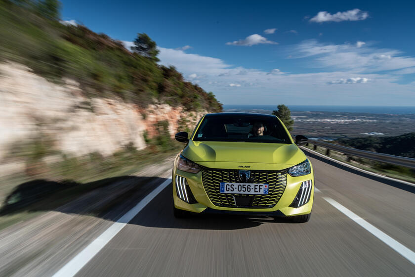 Nuova Peugeot E-208 - RIPRODUZIONE RISERVATA