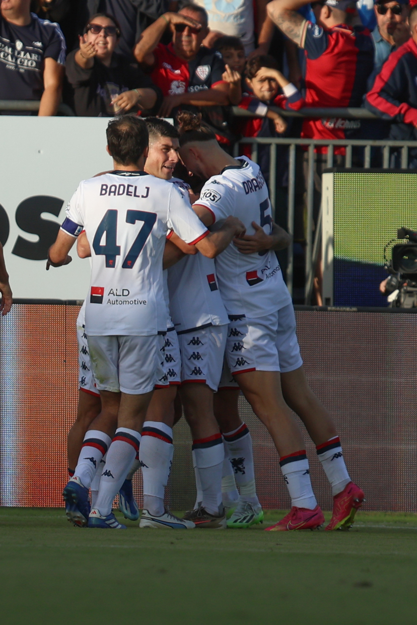 Soccer; serie A:Cagliari vs Genoa - RIPRODUZIONE RISERVATA