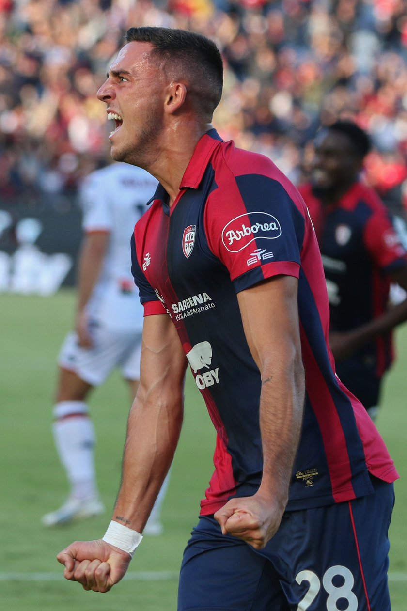 Soccer; serie A:Cagliari vs Genoa - RIPRODUZIONE RISERVATA