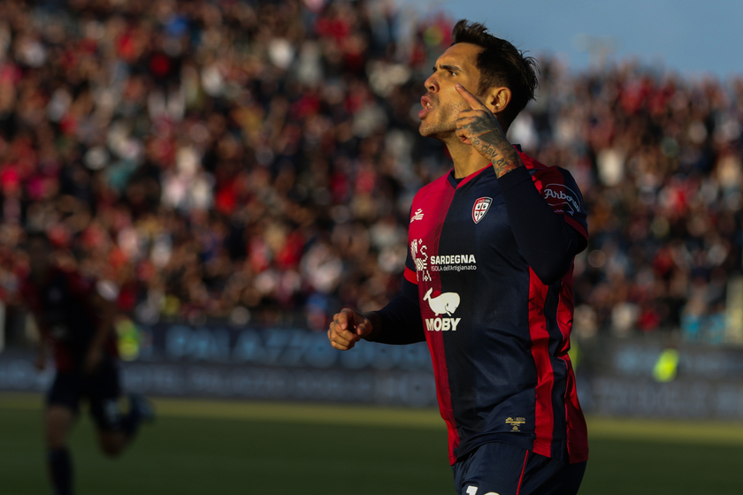 Soccer; serie A:Cagliari vs Genoa - RIPRODUZIONE RISERVATA