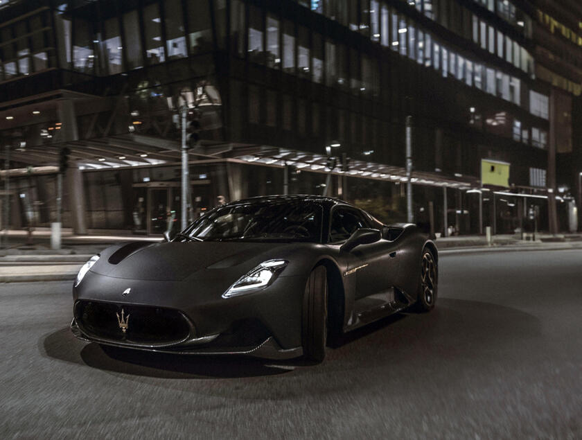 La magica MC20 di Maserati Fuoriserie conquista David Beckham - RIPRODUZIONE RISERVATA