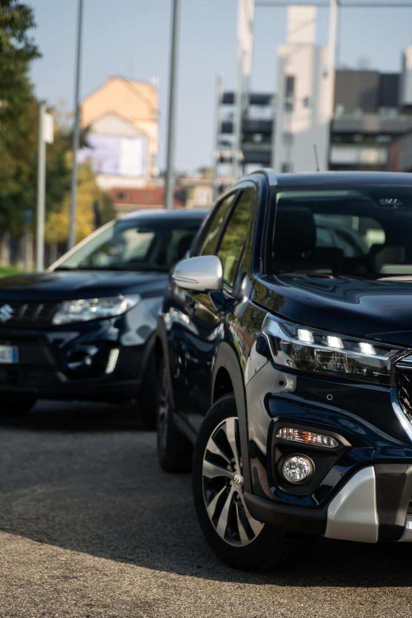 Suzuki Vitara Hybrid e S-Cross Hybrid Yoru © ANSA/Suzuki