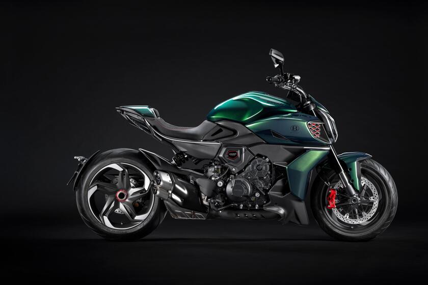 Ducati Diavel for Bentley - RIPRODUZIONE RISERVATA