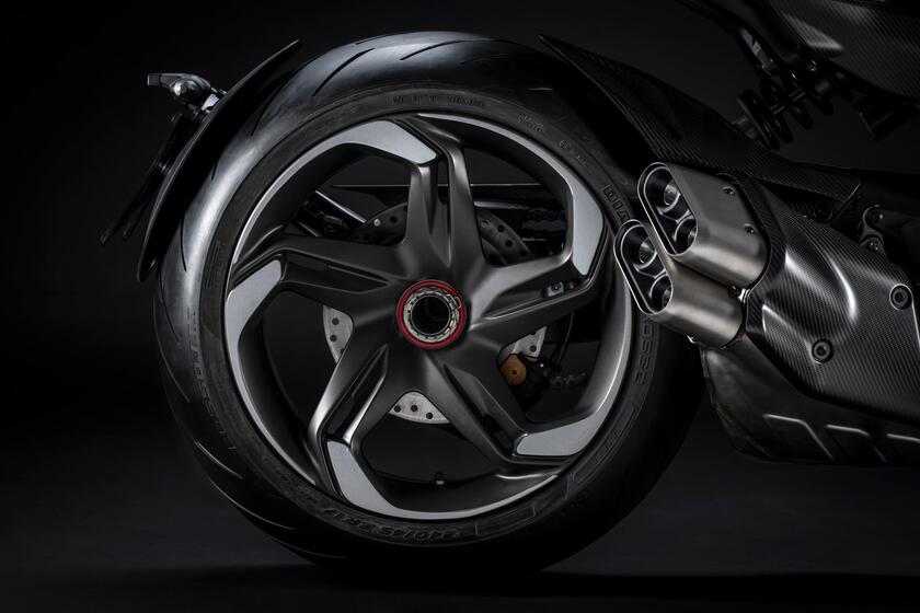 Ducati Diavel for Bentley - RIPRODUZIONE RISERVATA