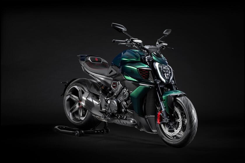 Ducati Diavel for Bentley - RIPRODUZIONE RISERVATA