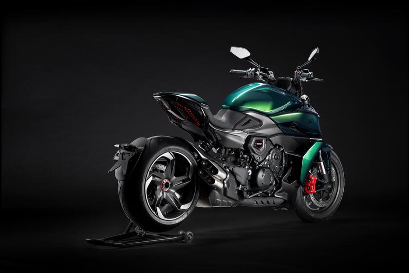 Ducati Diavel for Bentley - RIPRODUZIONE RISERVATA