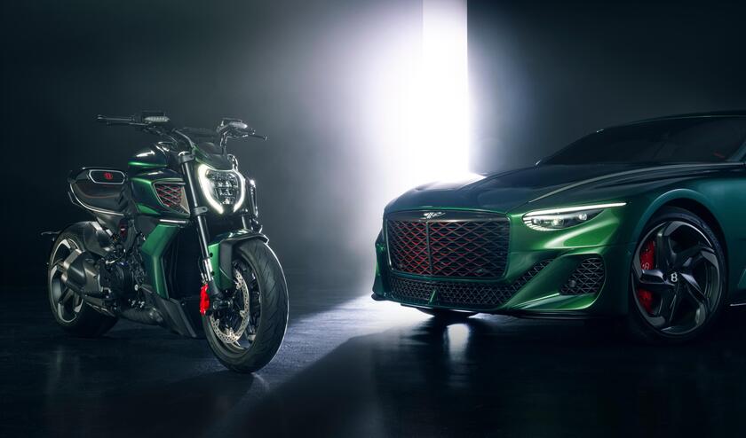 Ducati Diavel for Bentley - RIPRODUZIONE RISERVATA