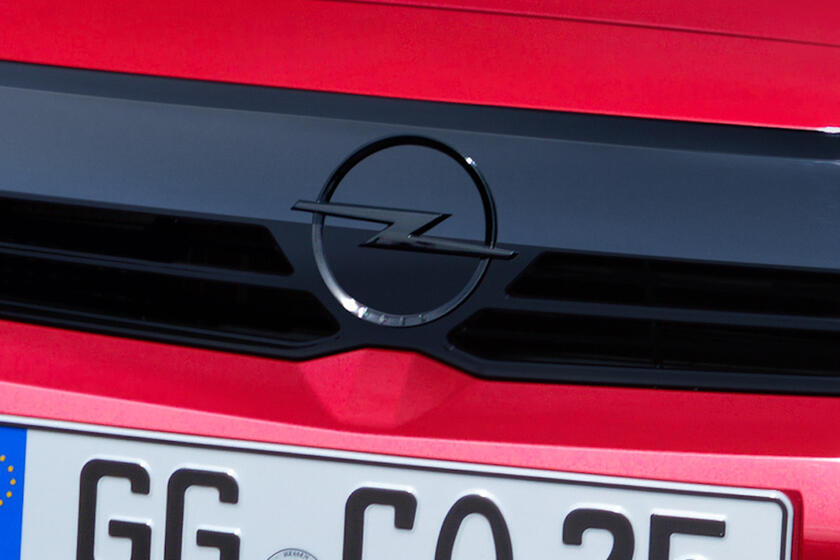 Opel nuova Corsa elettrica e a benzina © ANSA/Opel