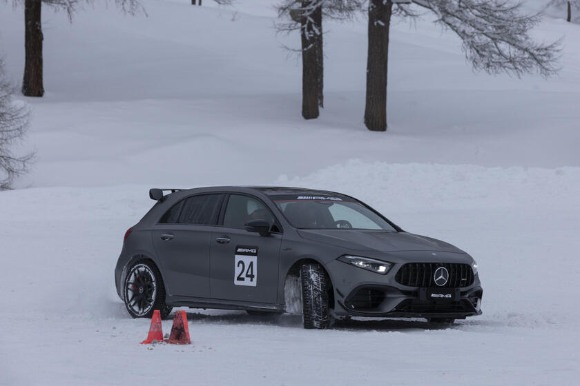 Mercedes-Benz alla prova del ghiaccio a Livigno © ANSA/Mercedes-Benz